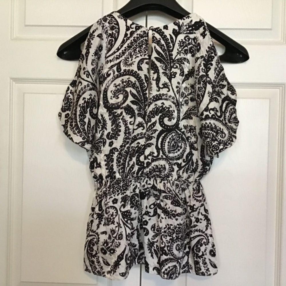 Alice + Olivia Black and Cream Top - Picture 3 of 6